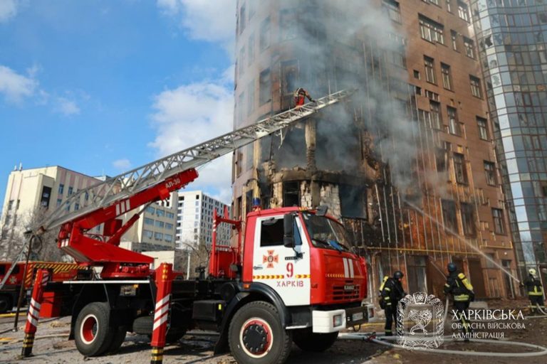 «Шахед» влетел в дом в Харькове: двое пострадавших, пожар (фото, видео)