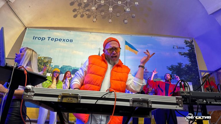 «Люди ментально разгружаются»: в метро Харькова проходит дискотека (видео)