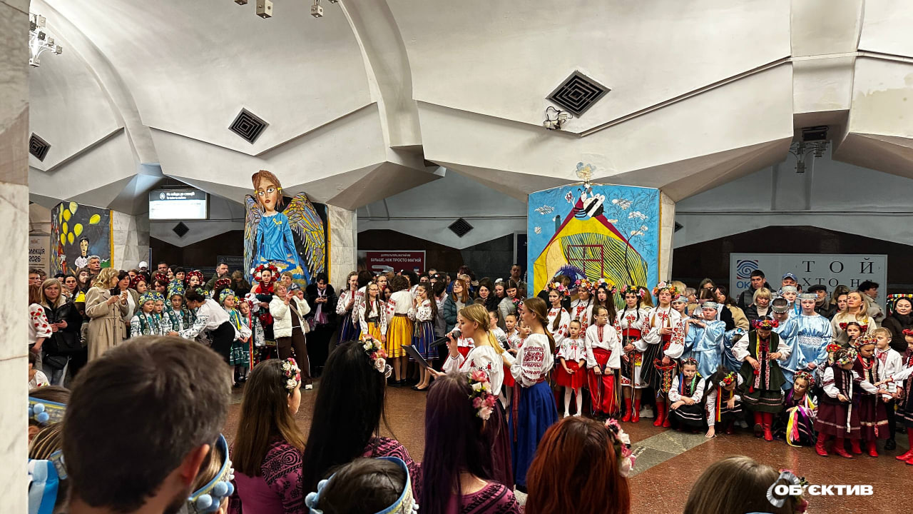 Праздник весны проходит на станции метро в Харькове (видео)