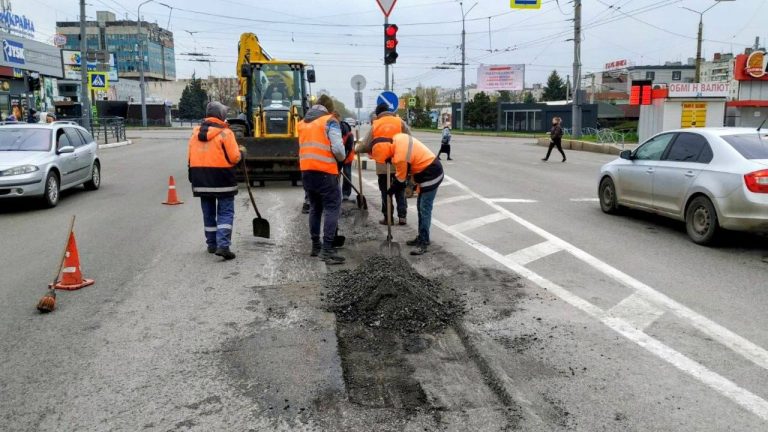 Какие дороги сейчас ремонтируют в Харькове — информация мэрии (фото)