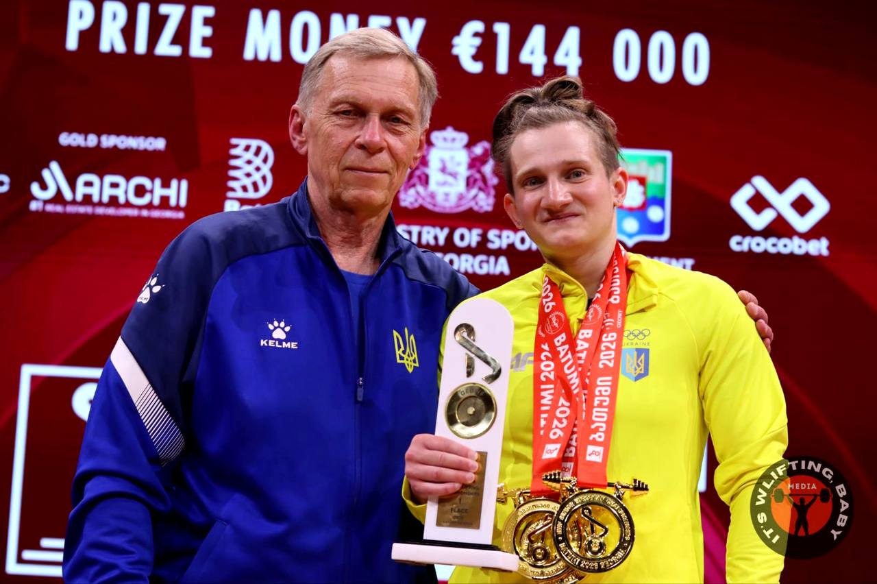 Харьковская тяжелоатлетка Камила Конотоп с тренером