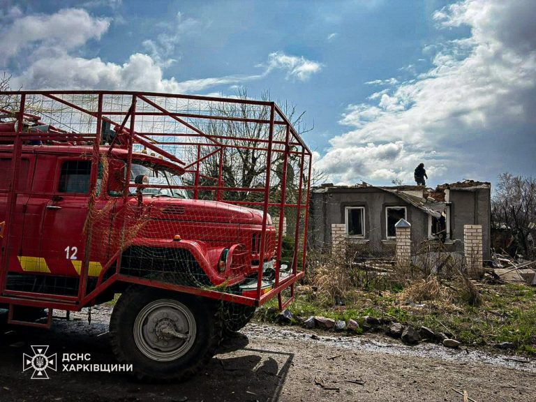 Российские БпЛА атаковали поселок Великий Бурлук в Харьковской области