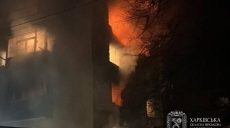 5-этажку дроном атаковали россияне в Чугуеве на Харьковщине: бушует пожар