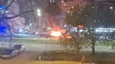Вибухи лунають в одному з районів Харкова – вибухнув автомобіль (відео)