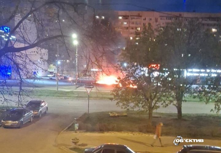 Взрывы звучат в одном из районов Харькова – взорвался автомобиль (видео)