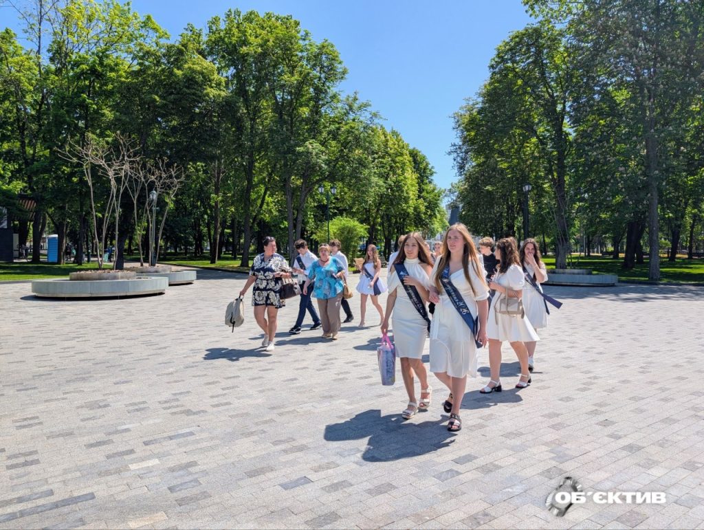 в Харькове репетируют школьный вальс