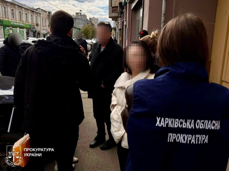 «Продавали» снятие ареста с имущества: кого задержали в Харькове (фото)