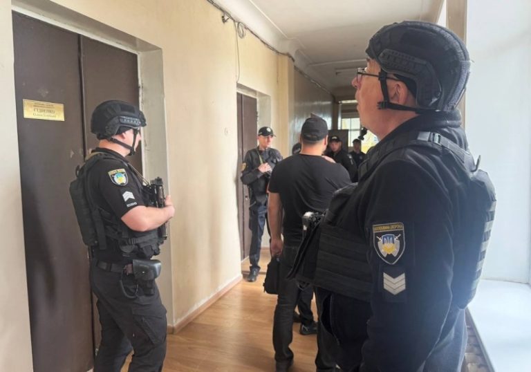 Стрельба в горсовете на Кировоградщине: есть пострадавшие, что известно 📹