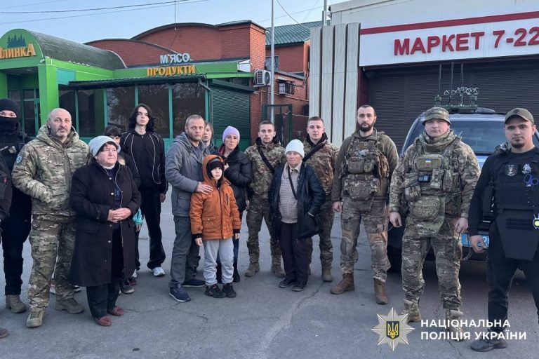 Із кілзони вивезли поліцейські 11 мешканців Харківщини