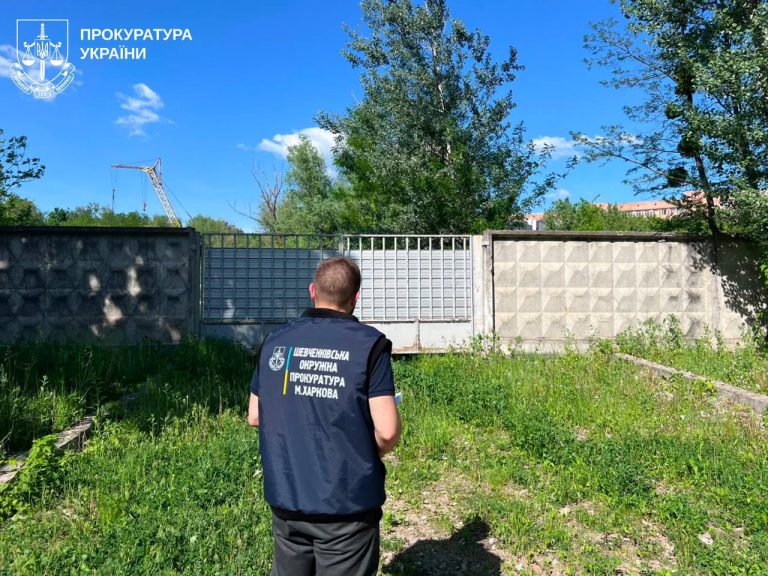 Земли около Алексеевского лугопарка вернула прокуратура Харькову