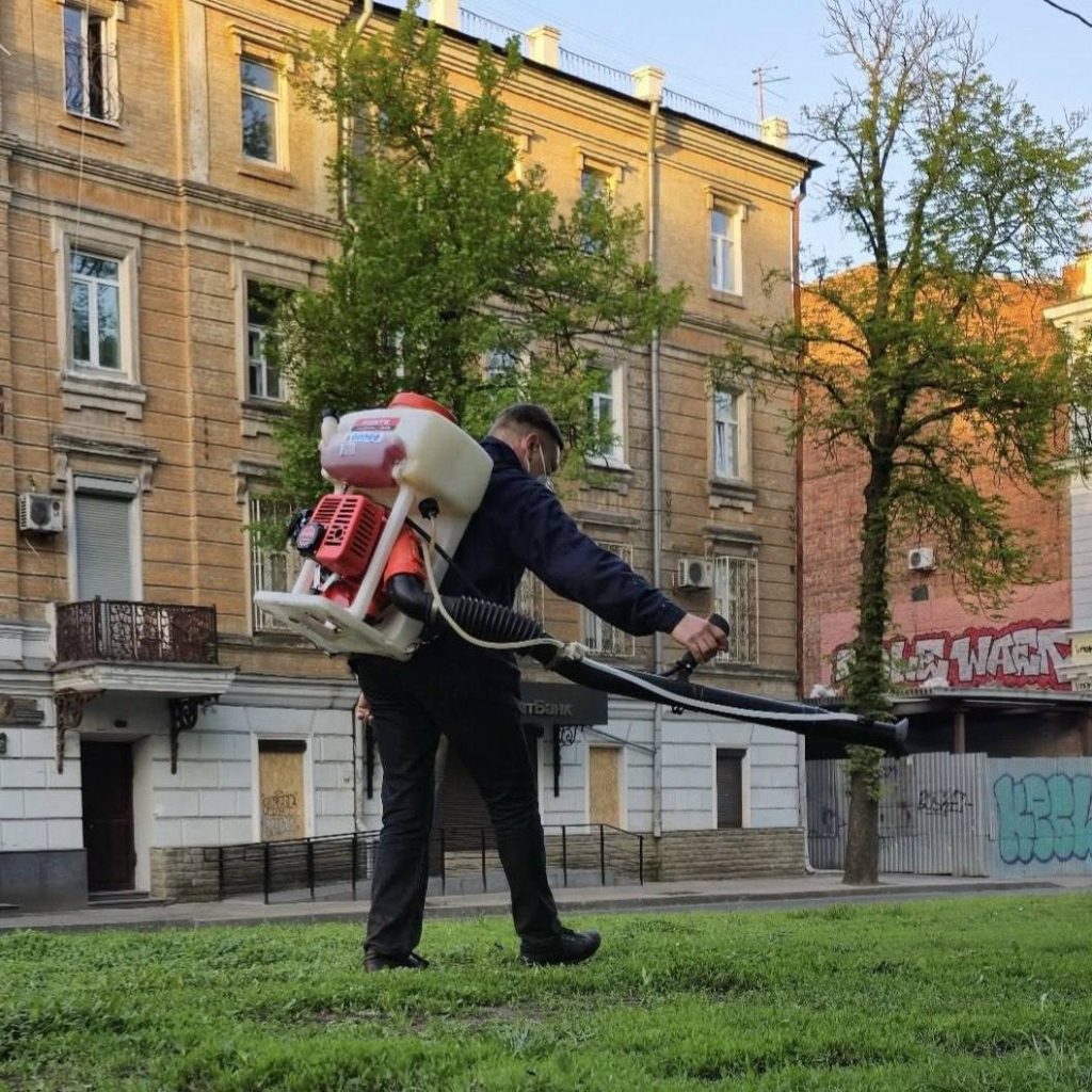парки в Харькове обрабатывают от клещей