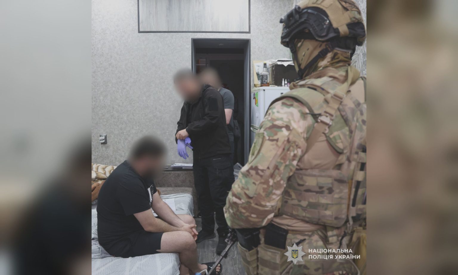 Ворвались в дом, ограбили и напали на мужчину: как задерживали подозреваемых