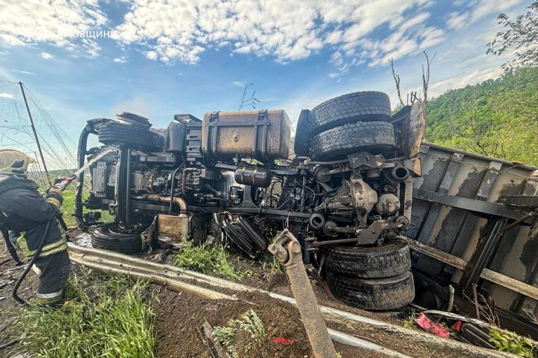 Не їхати у два райони Харкова окружною, закликав Гололобов