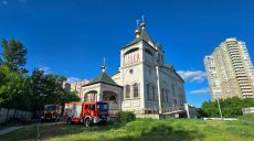 Недостроенный храм горел в воскресенье вечером в Харькове (фото)