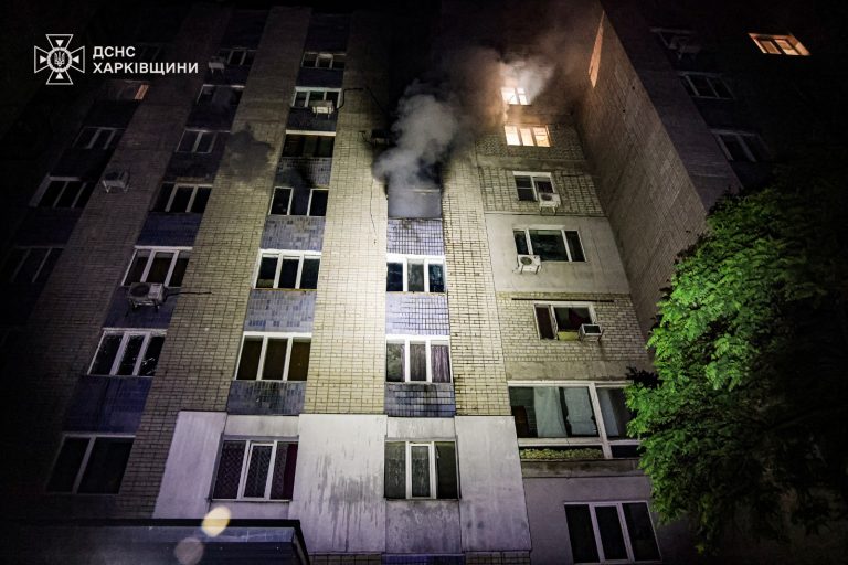 Двое людей отравились угарным газом при пожаре в Харькове