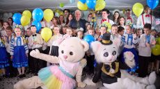 Останні дзвоники в Харкові: Терехов звернувся до випускників (фото, відео)