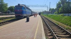 Обстріляний ворогом поїзд прибув на Харківщину за графіком – УЗ (фото)