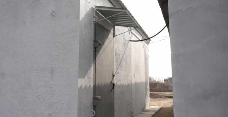 Спасло жизнь проводницы на Харьковщине: УЗ устанавливает мобильные укрытия 📹