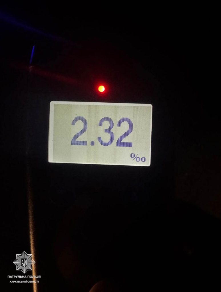пьяный водитель в Харькове врезался в дерево