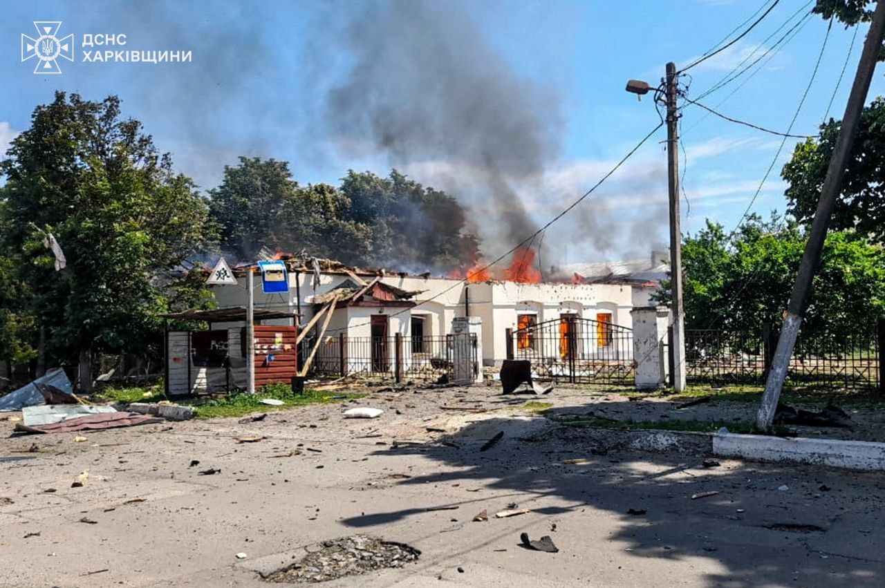 Трое пострадавших, пожар: россияне атаковали Балаклею ударными БпЛА