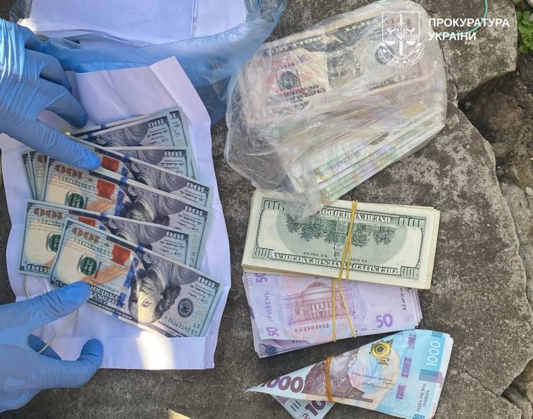 $2000 або депортація: у Харкові викрили схему з псевдошлюбом для іноземця