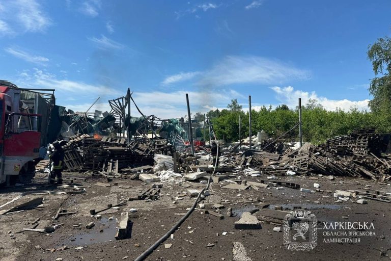Уже 19 пострадавших: последствия ракетного удара по Дергачам (фото)