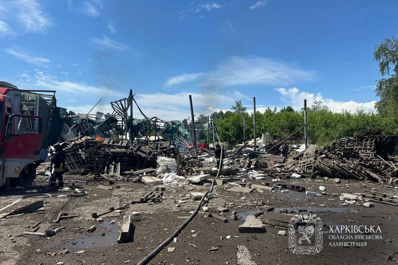 Уже 19 пострадавших: последствия ракетного удара по Дергачам (фото)