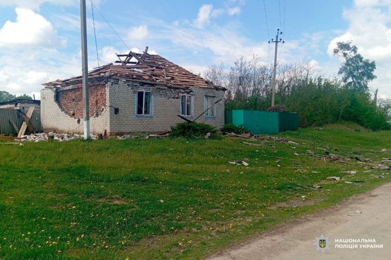 FPV-дроны атаковали село на Золочевщине: погиб мужчина (фото)