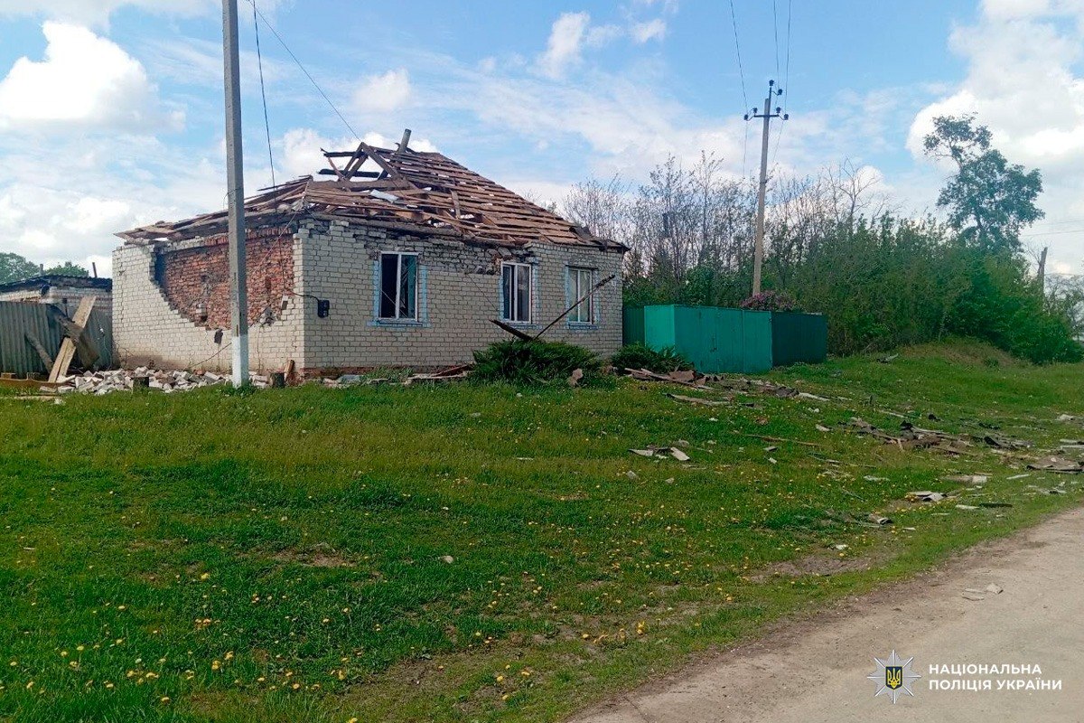 FPV-дроны атаковали село на Золочевщине: погиб мужчина (фото)