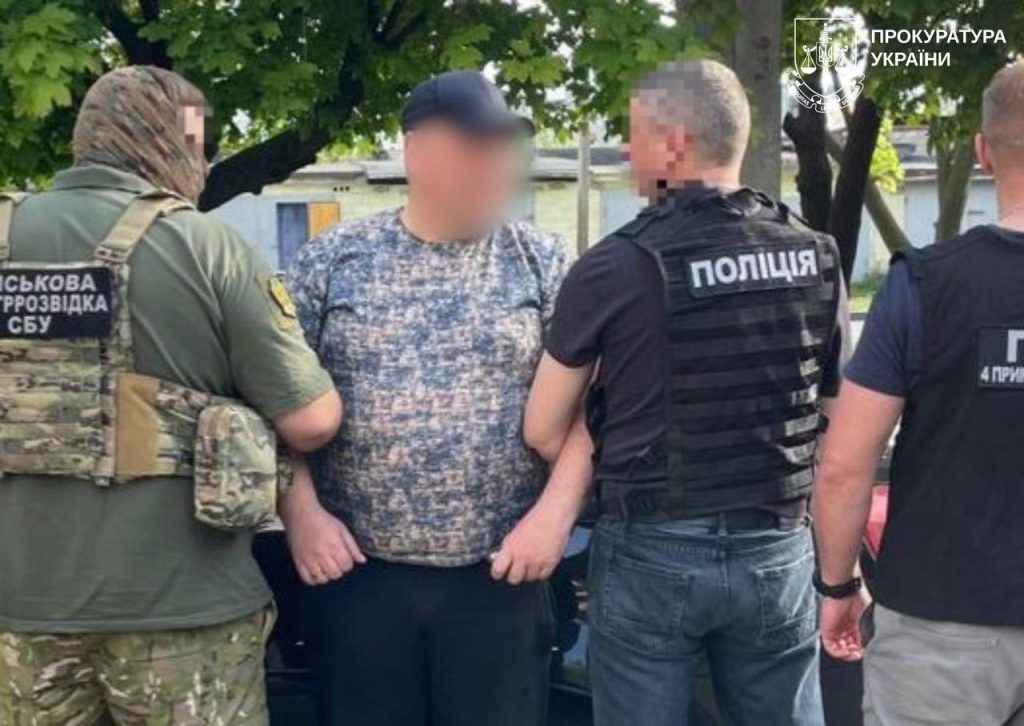 Работника ТЦК и бывшего беркутовца в Харькове подозревают в помощи побега за границу