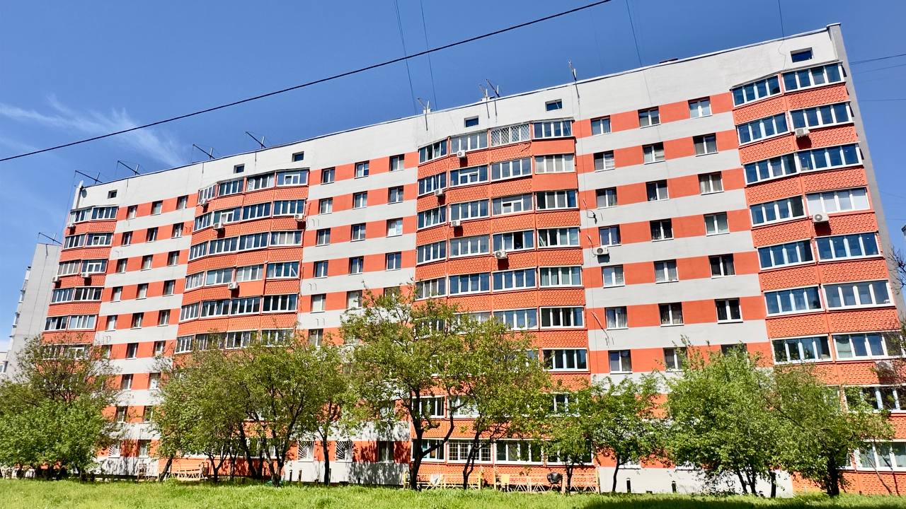 Багатоповерхівку, пошкоджену росіянами, відновлюють на Північній Салтівці