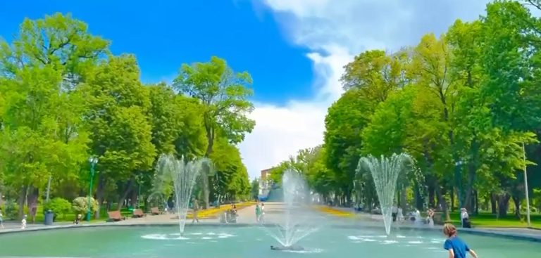Фонтан в центре Харькова заработал после 4 лет перерыва