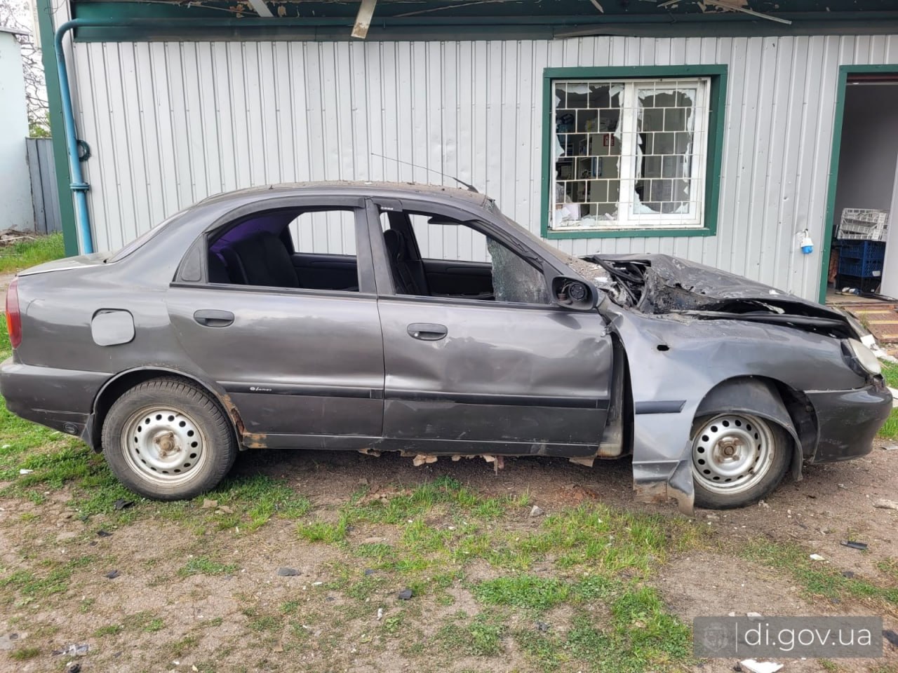 Российские БпЛА атаковали предприятие и авто переселенца в Харьковской области
