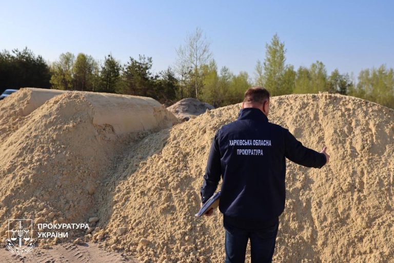 Более чем на 5 миллионов гривен накопал песка – бизнесмен получил подозрение