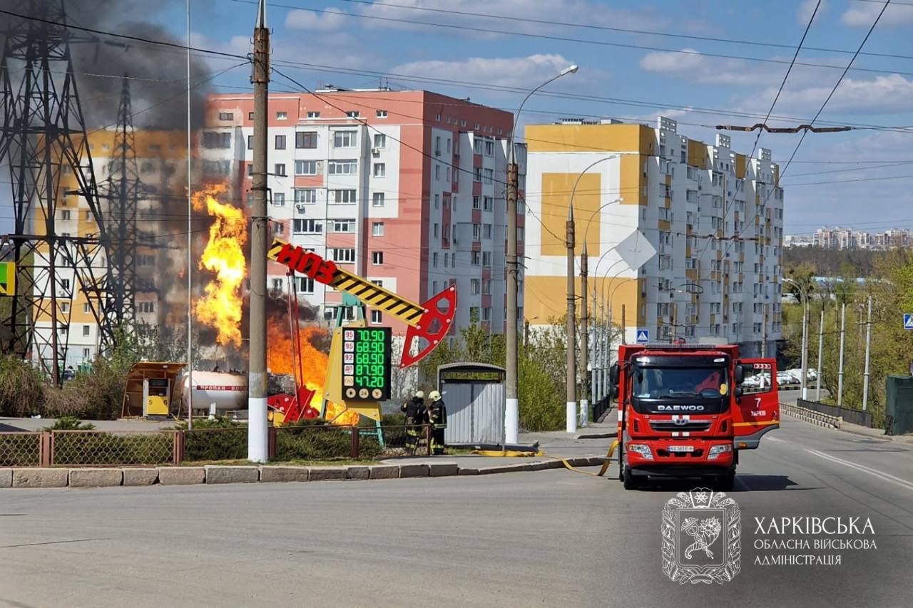 Последствия прилетов по Харькову днем ​​показали Синегубов и ГСЧС (фото)