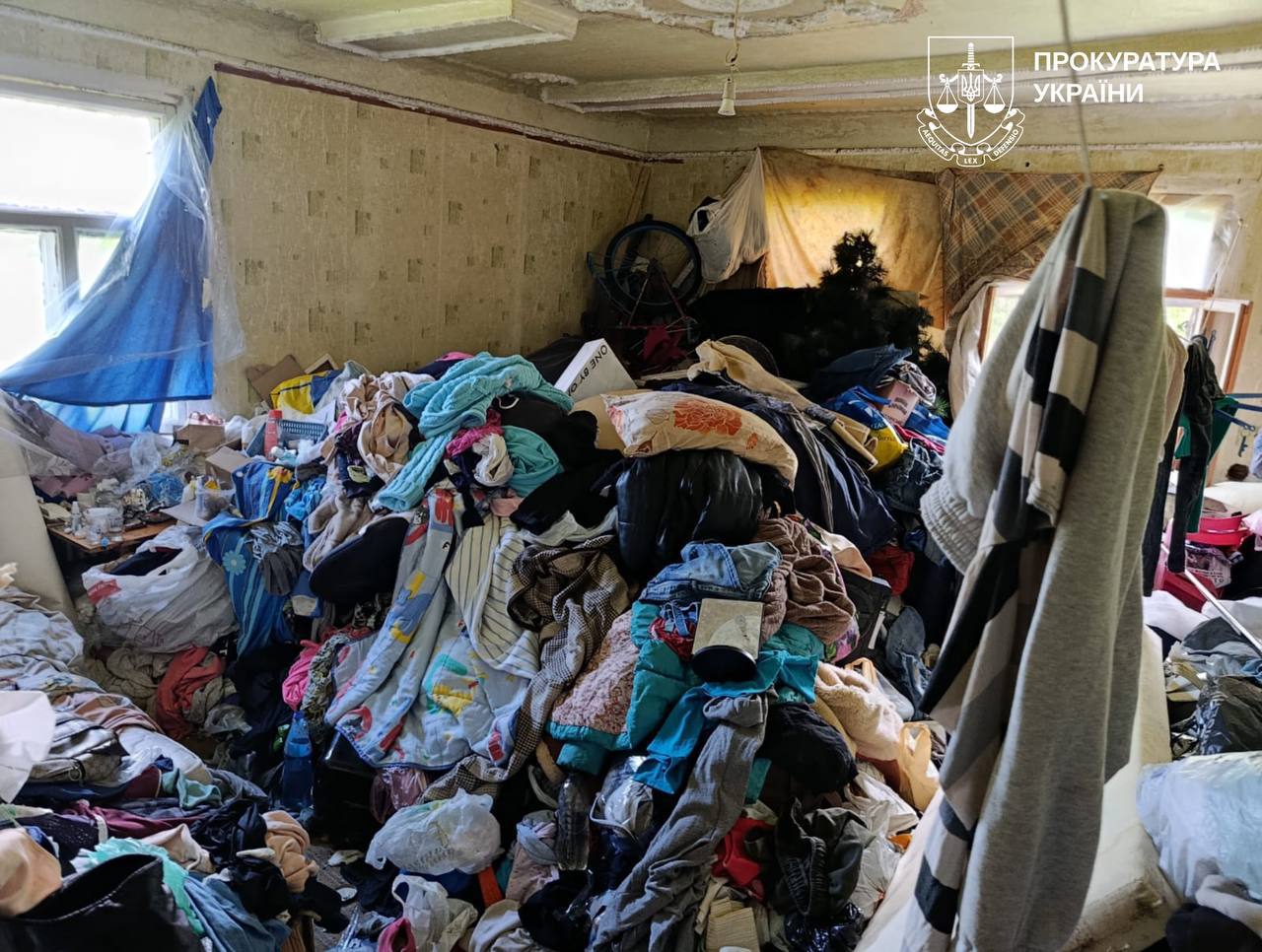 12-летняя девочка жила в Харькове без света, воды и еды: где была мать (фото)