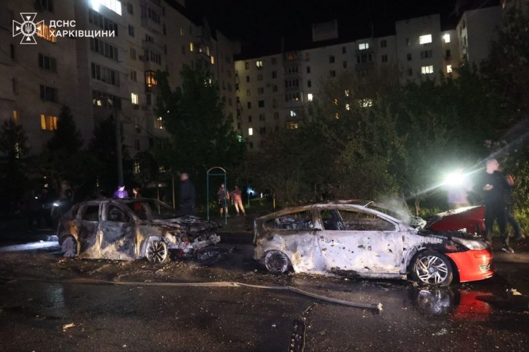 Последствия ночного «прилета» на Салтовке показала ГСЧС: горели машины (фото)