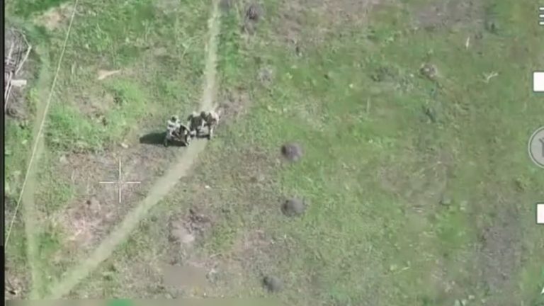Махал руками и пошел за дроном: оккупант сдался в плен на Харьковщине (видео)