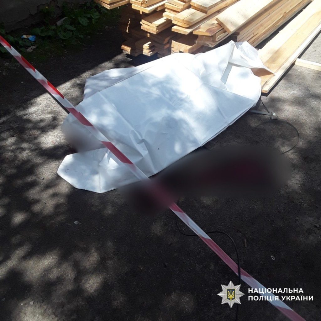 мужчина упал с крыши в Харькове