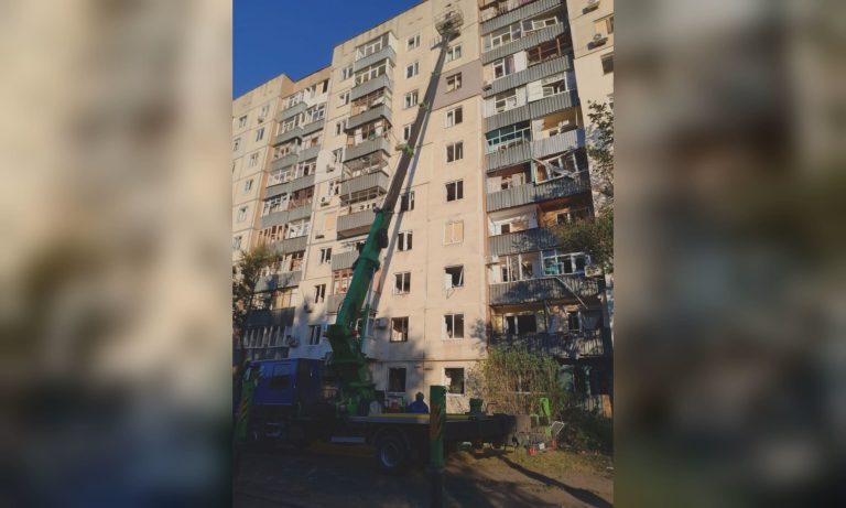 Що відбувається на місцях нічних “прильотів” у Харкові (фото)