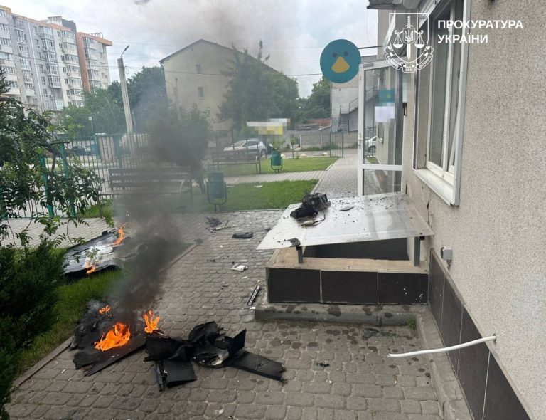 Фото последствий утреннего обстрела Харькова показали в прокуратуре