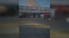 Ночью досталось и «Новой почте»: БпЛА попал по депо с посылками на миллион грн