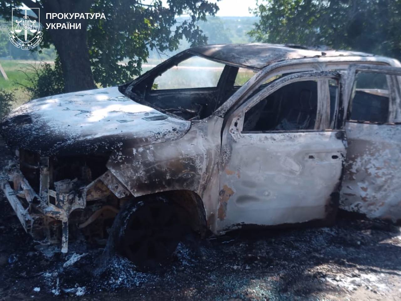 Двое мужчин получили тяжелые ранения: FPV-дрон ударил по Великому Бурлуку