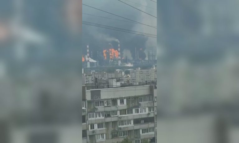 «Теперь это стабильность»: Москва в дыму, горит НПЗ и многоэтажки
