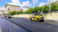 В центре Харькова завершают ремонт дороги (фото)