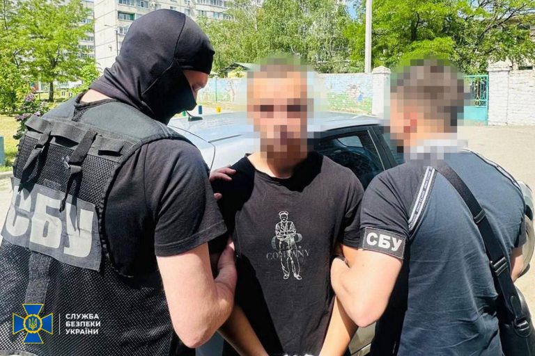 Подросток хотел продавать в Харькове «трофейное» оружие — СБУ его разоблачила