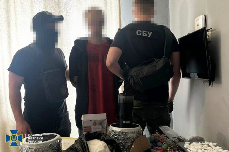 Теракт готували у Харкові – СБУ знайшла у чоловіка 12 кг вибухівки (фото)