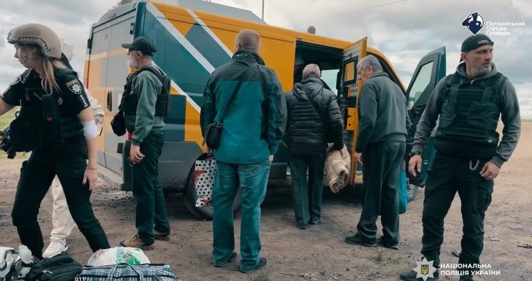 Возможность начать новый этап жизни: 13 человек вывезли с севера Харьковщины