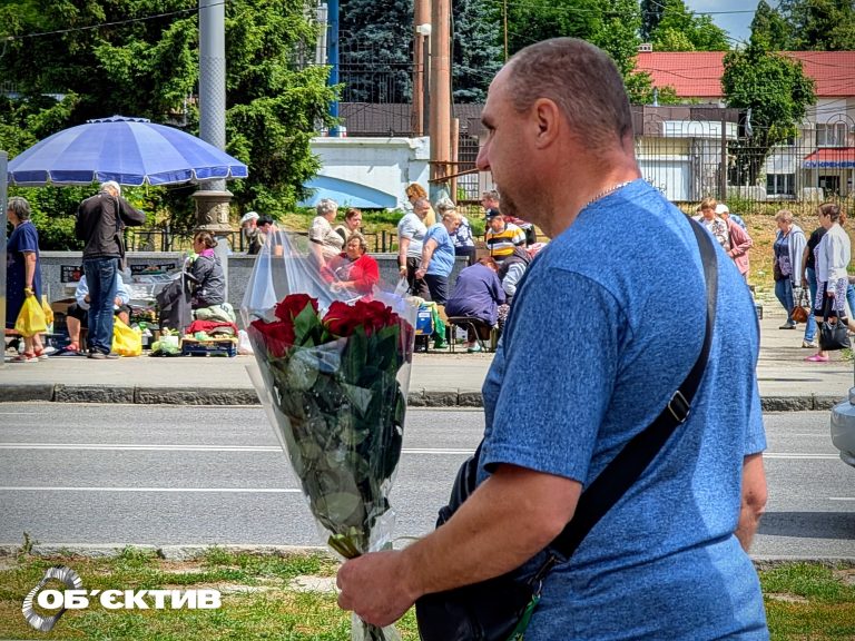 Поздравить педагогов на День учителя стало дороже: цены на цветы в Харькове