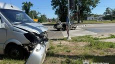 Діти постраждали в ДТП у Харкові: зіткнулися мікроавтобус та ВАЗ (фото)